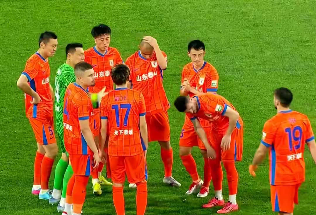 乐鱼官网-赛地聚焦：中超转会期热度飙升，山东泰山防线松动，更衣室稳定，细节决定成败的简单介绍-乐鱼官网